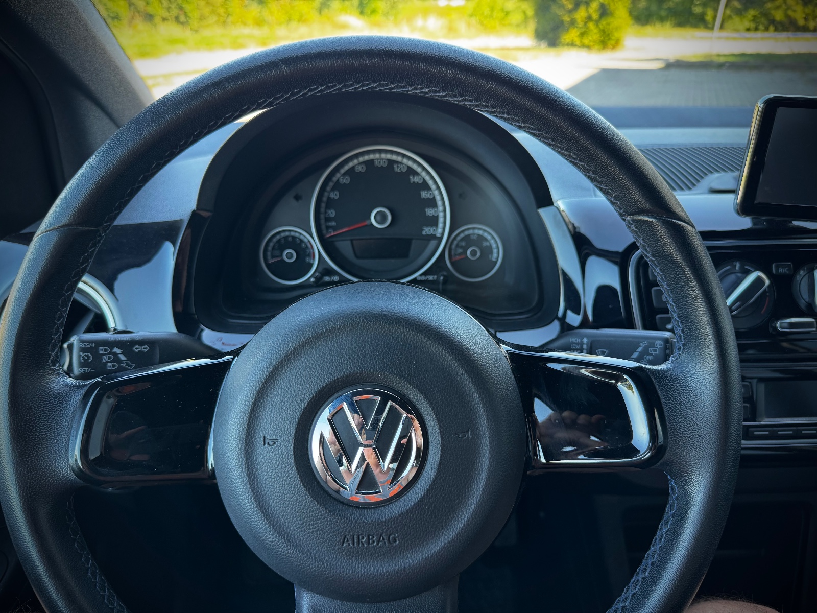 Volkswagen up! Club 1.0 MPI | 156 000 km | Srebrny | Alufelgi — zdjęcie 3