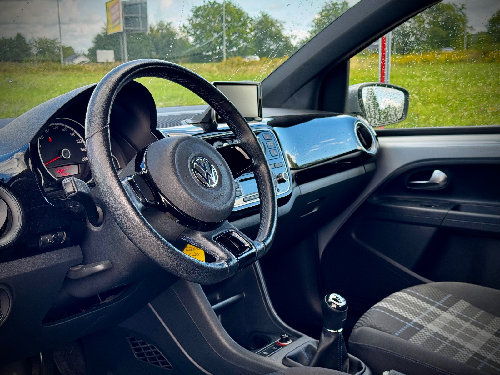 Volkswagen up! Club 1.0 MPI | 156 000 km | Srebrny | Alufelgi — zdjęcie 9
