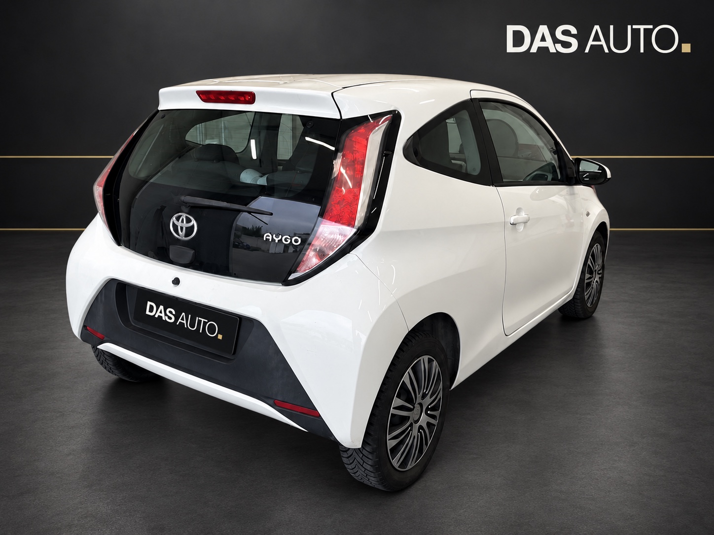 Toyota Aygo 1.0 X-Play | 2015 | 119 000 km | Klimatyzacja | Bluetooth — zdjęcie 2
