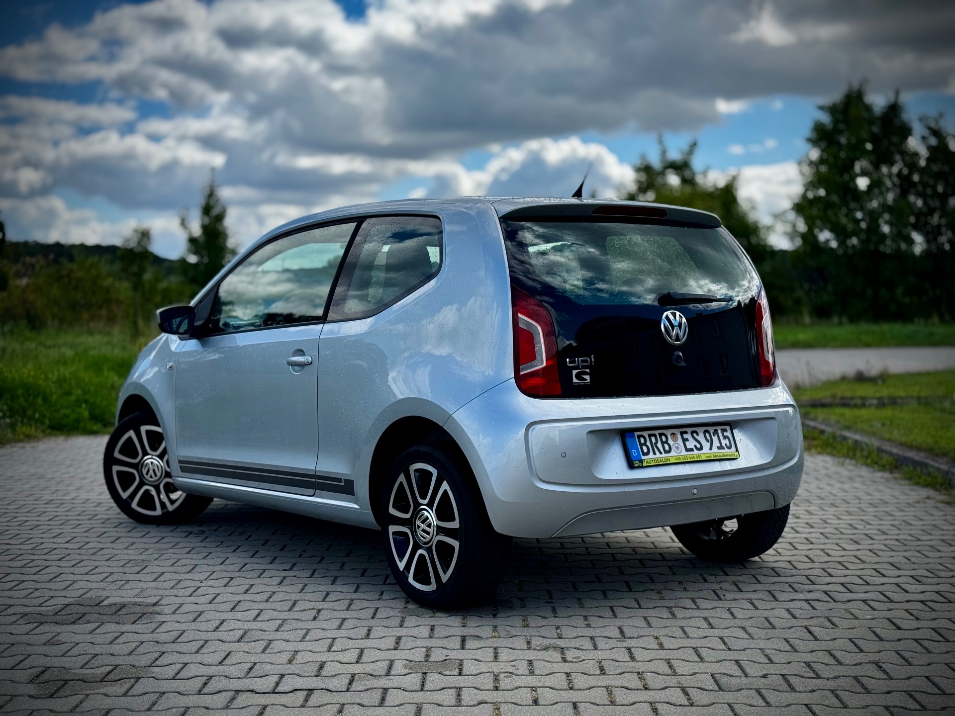 Volkswagen up! Club 1.0 MPI | 156 000 km | Srebrny | Alufelgi — zdjęcie 13